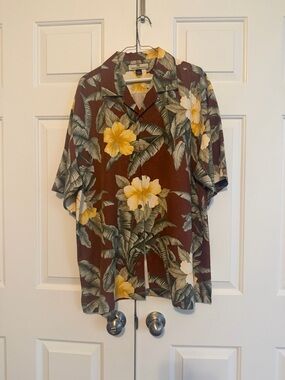Tommy Bahama Brown Maroon with Yellow Floral Hawaiian Print Size L